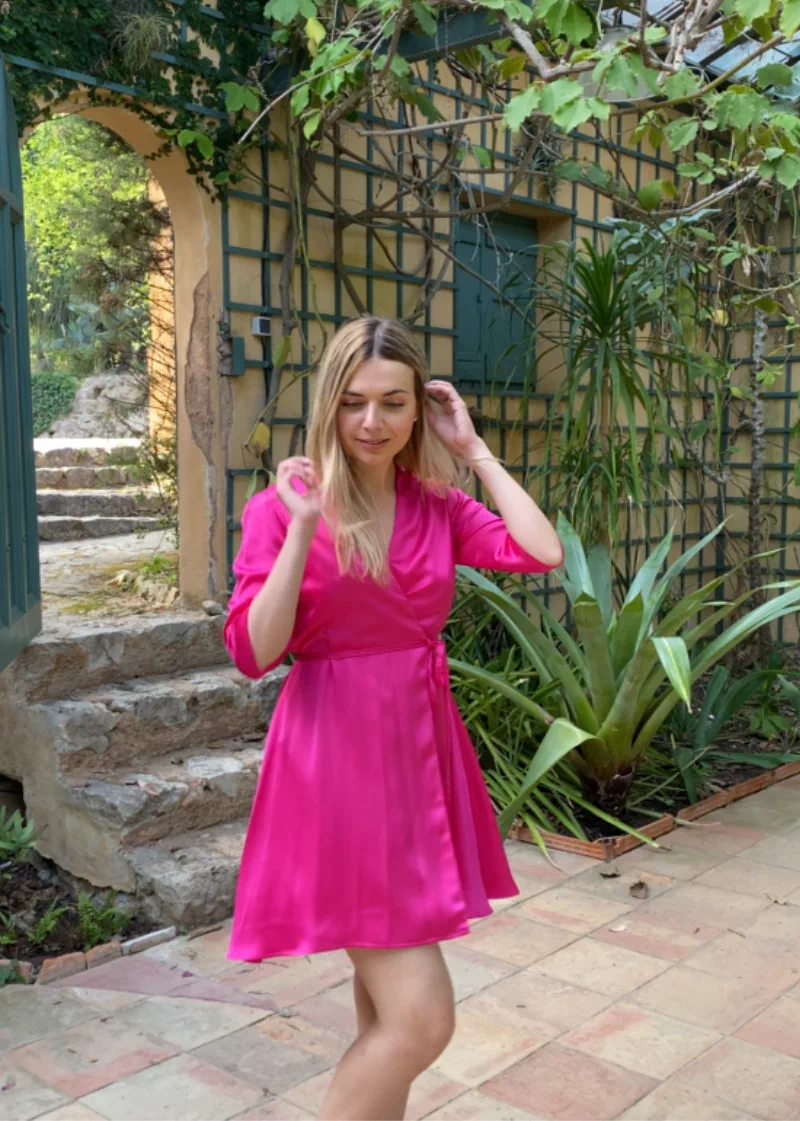 vêtement intérieur satin soie rose