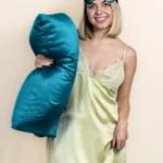 taie d'oreiller en soie bleu canard