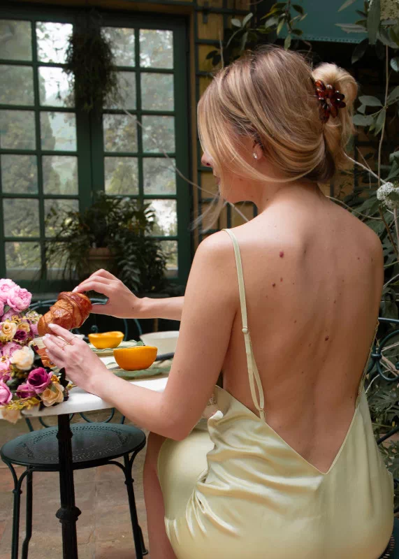 nuisette femme en soie dos nu vert amande